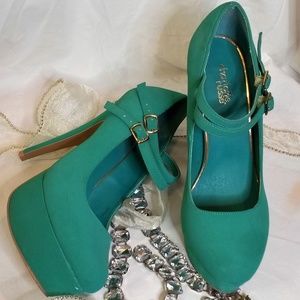 Charlotte Russe Green Strappy Platform Stilletto